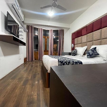 Hotel Senorita Srīnagar Kültér fotó