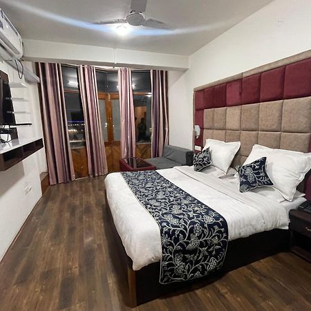Hotel Senorita Srīnagar Kültér fotó