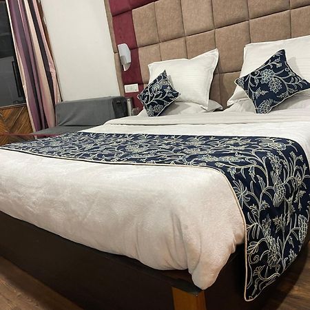Hotel Senorita Srīnagar Kültér fotó