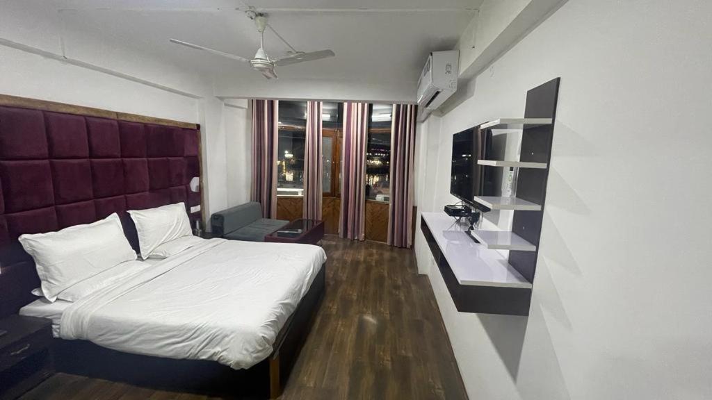 Hotel Senorita Srīnagar Kültér fotó