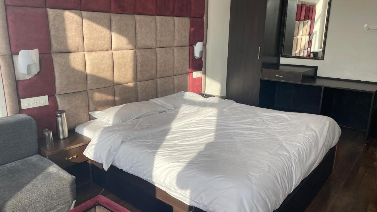 Hotel Senorita Srīnagar Kültér fotó