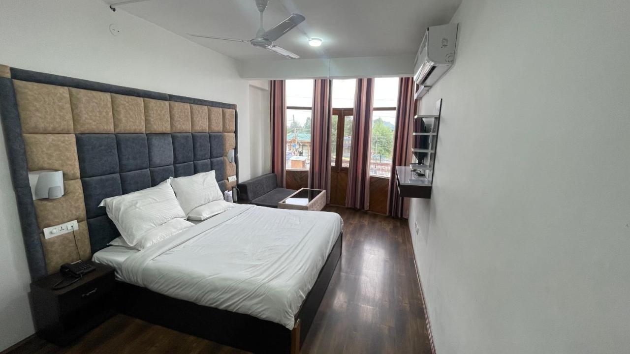 Hotel Senorita Srīnagar Kültér fotó