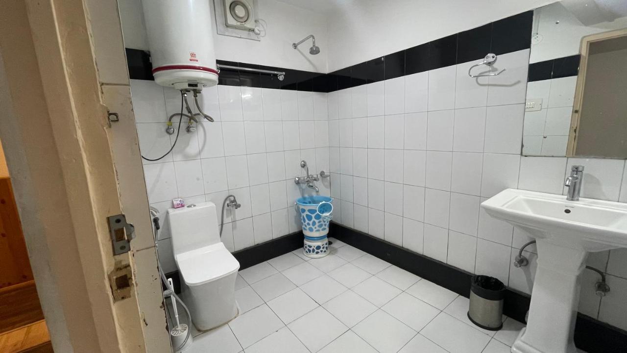 Hotel Senorita Srīnagar Kültér fotó