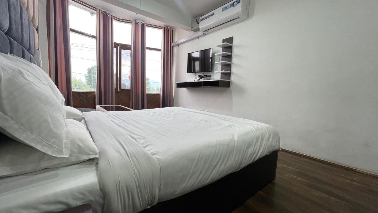 Hotel Senorita Srīnagar Kültér fotó