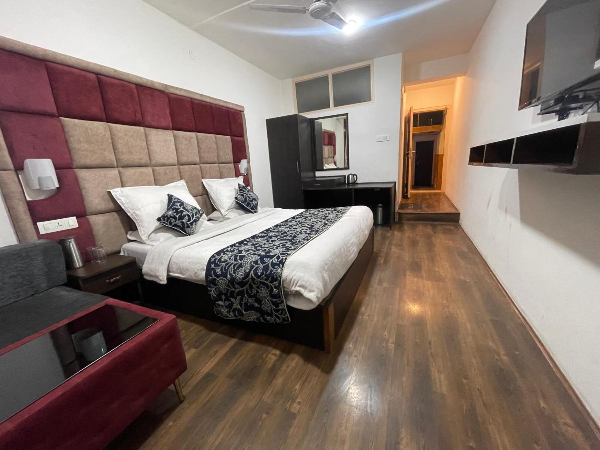 Hotel Senorita Srīnagar Kültér fotó