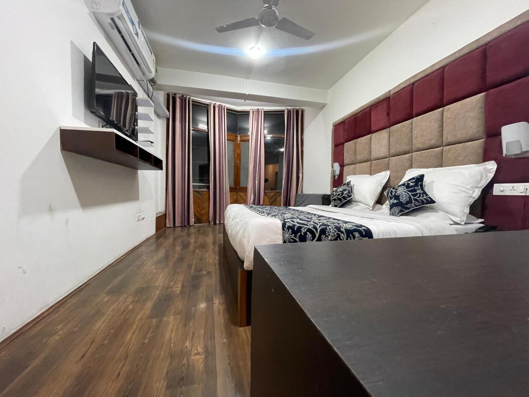Hotel Senorita Srīnagar Kültér fotó