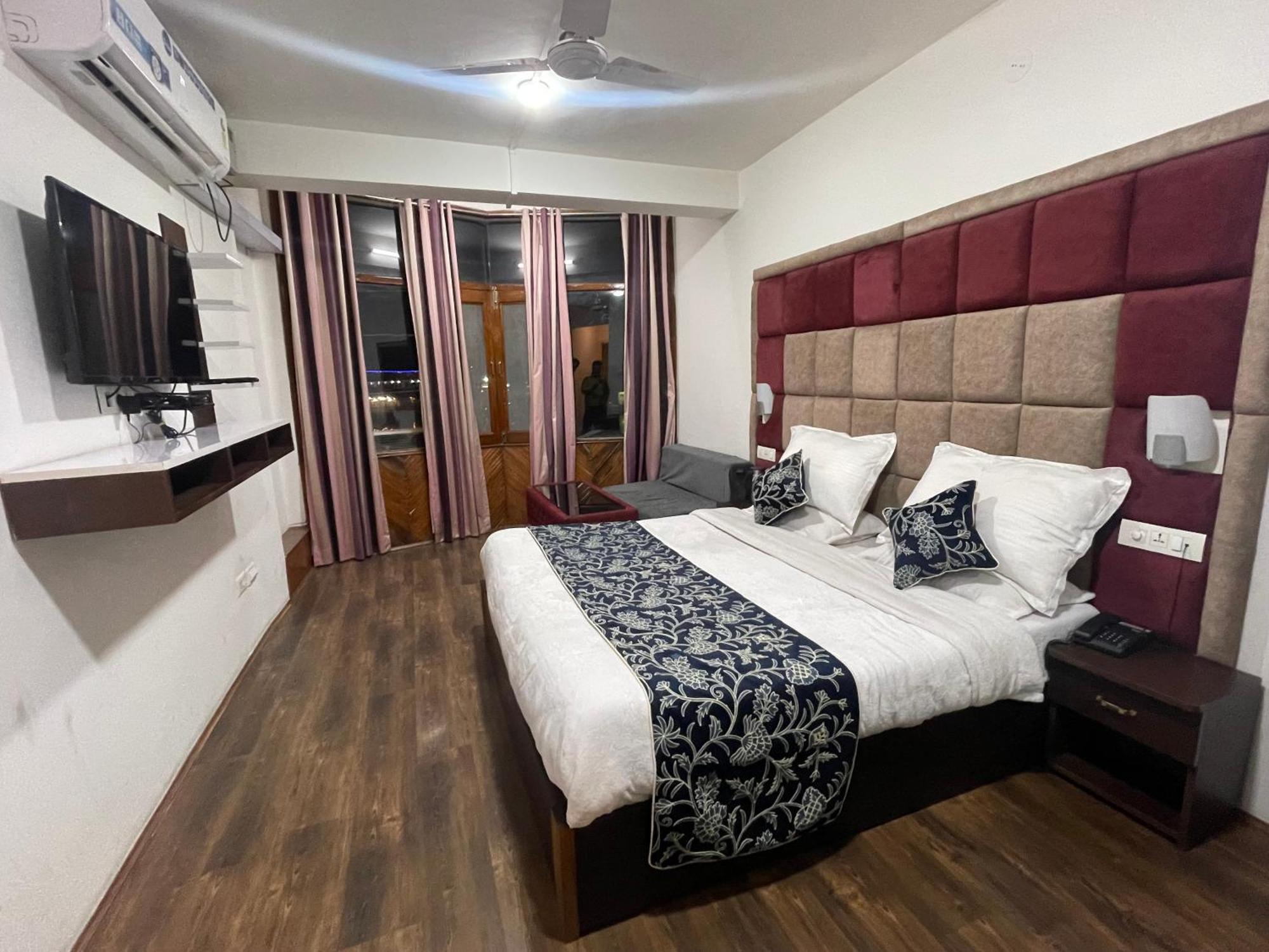 Hotel Senorita Srīnagar Kültér fotó