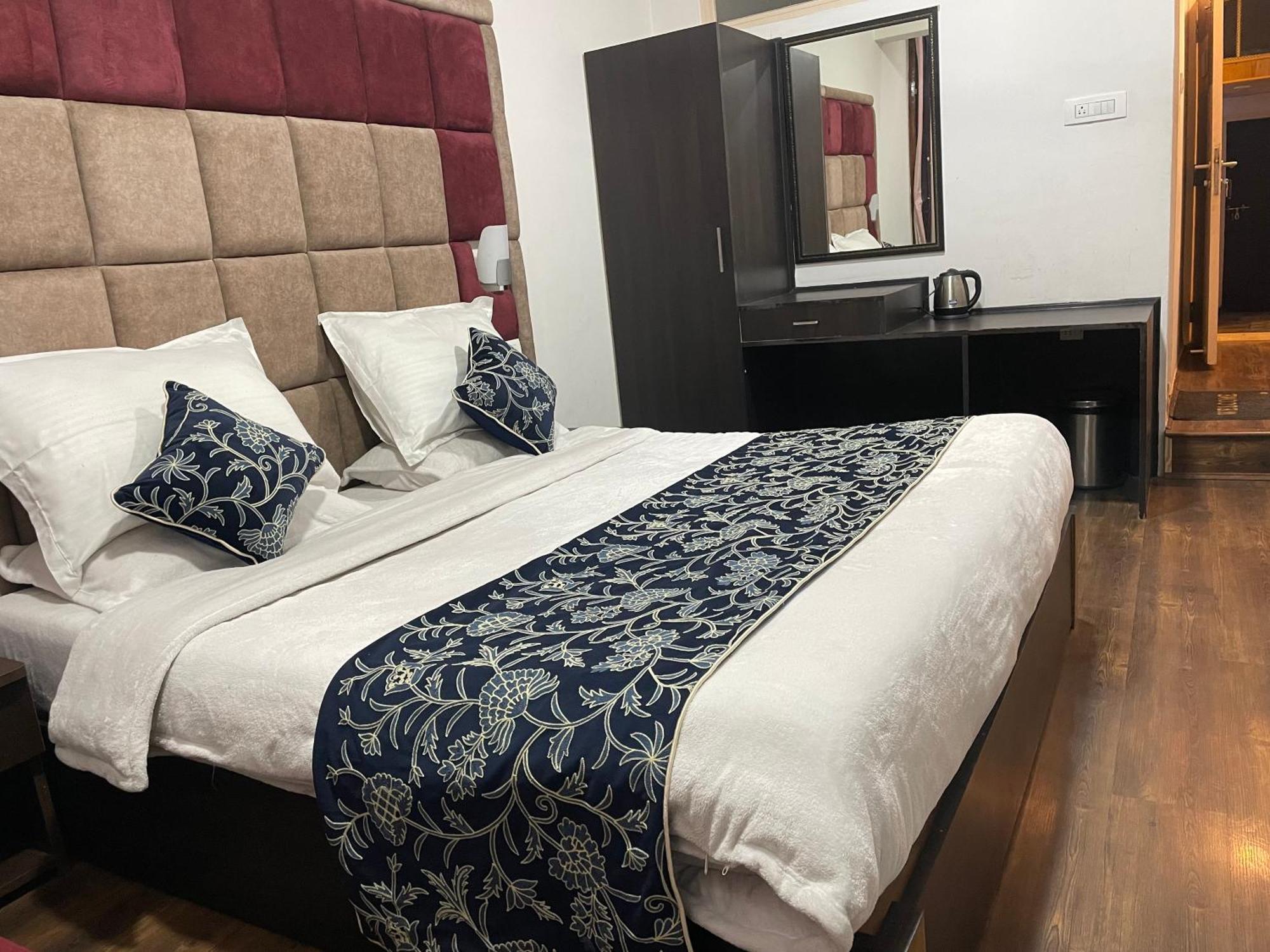 Hotel Senorita Srīnagar Kültér fotó