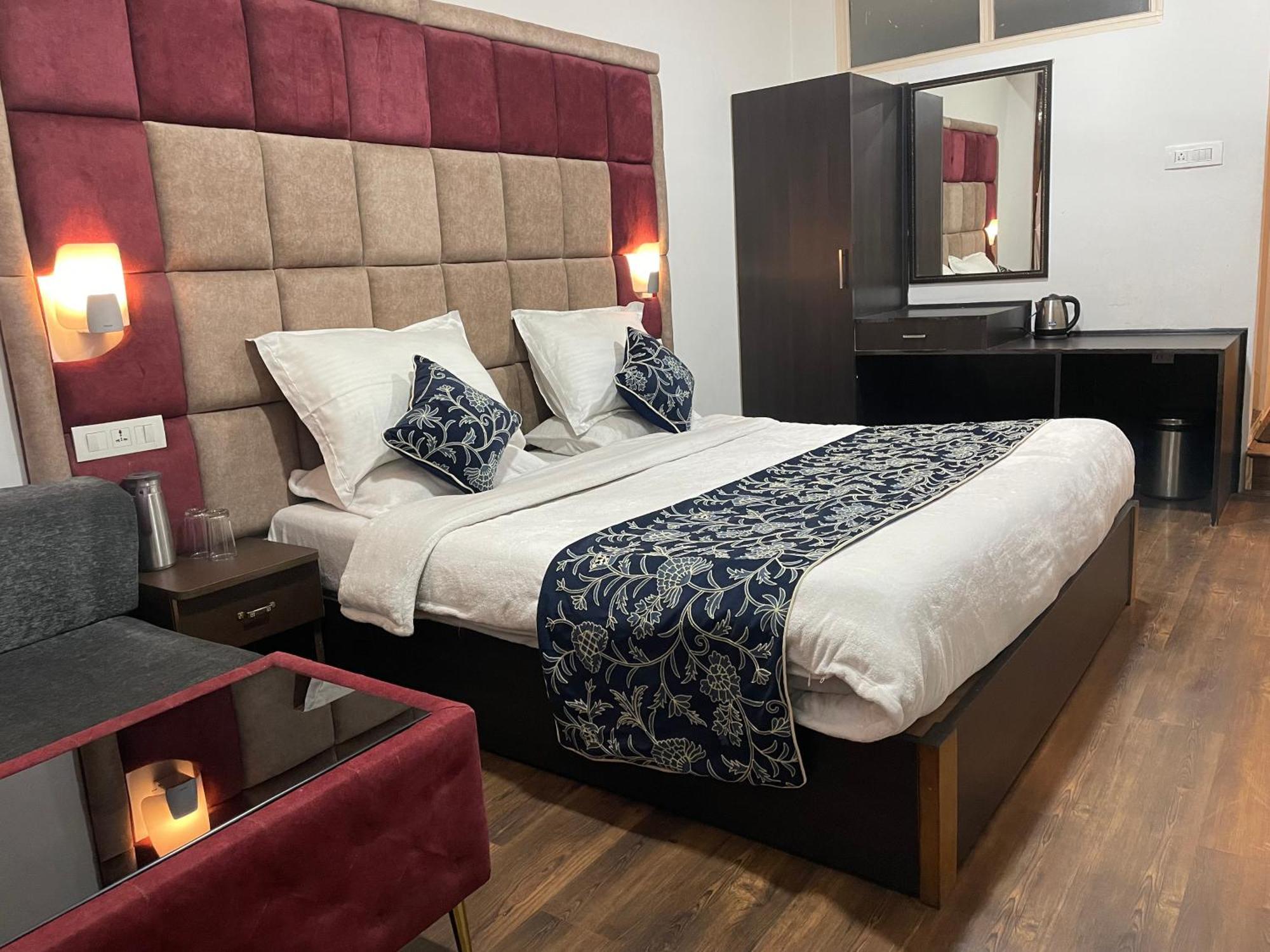 Hotel Senorita Srīnagar Kültér fotó