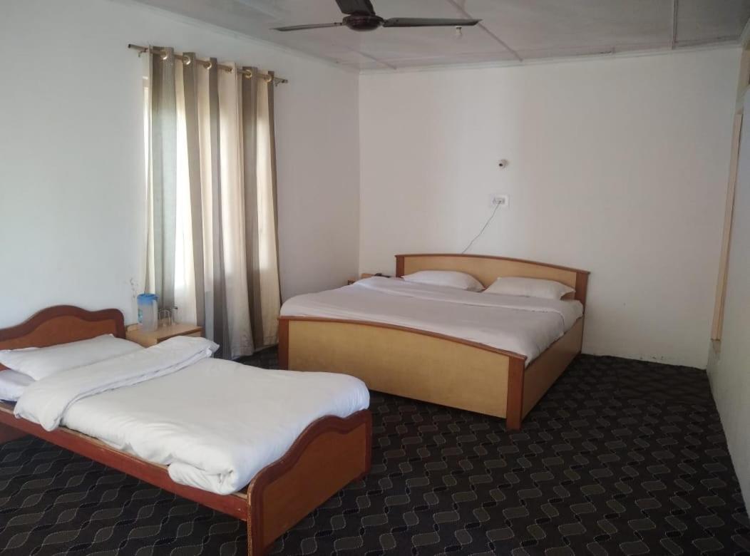 Hotel Senorita Srīnagar Kültér fotó